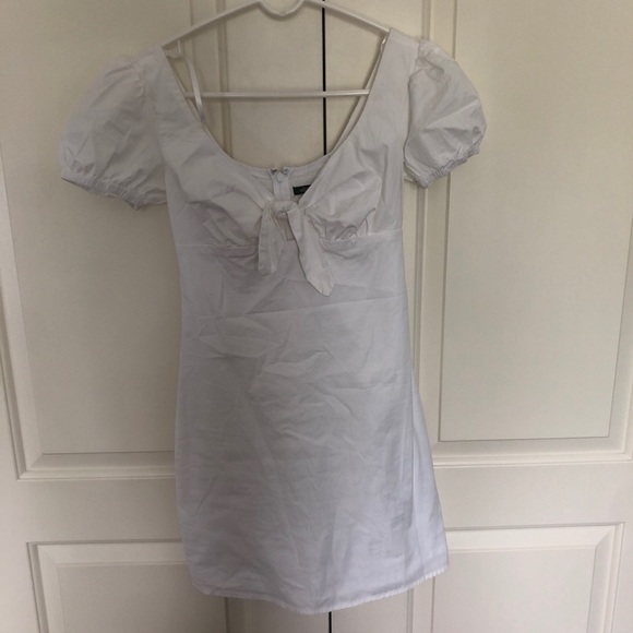 WHITE DRESS - Picture 2 of 4